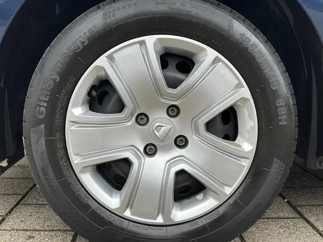 Dacia Sandero TCe 90 Laureate 2020 Benzine 34