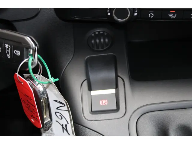 Opel Combo 1.2 PureTech 110 S&S L1 BTW VRIJ !! 2024 Benzine 31