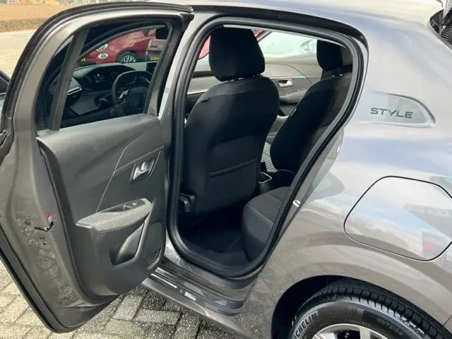 Peugeot 208 1.2 PureTech Allure 2022 Benzine 20