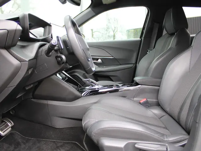 Peugeot 2008 1.2 PureTech GT 2021 Benzine 13