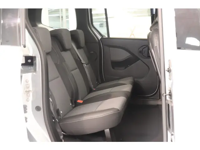 Renault Kangoo 1.3 TCe 130 Luxe Family EDC 2023 Benzine 8