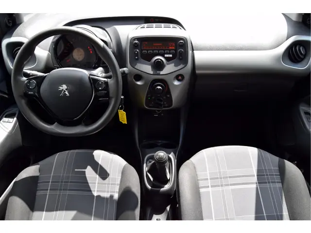 Peugeot 108 1.0 e-VTi Active Pack Premium 2017 Benzine 16