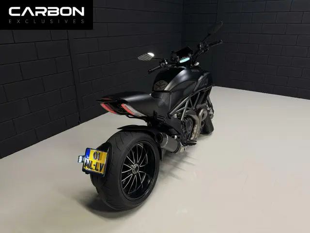 Ducati Diavel Dark Stealth 2019 Benzine