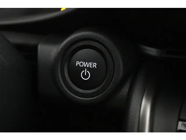 Toyota C-HR 1.8 Hybrid 140 Active 2025 Hybride Benzine 38