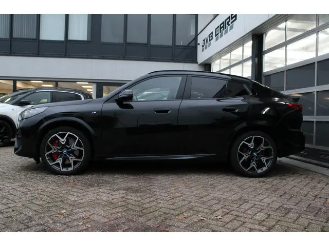 BMW iX2 EDrive20 67 kWh/M-Pakket/Pano 2024 Elektrisch 4