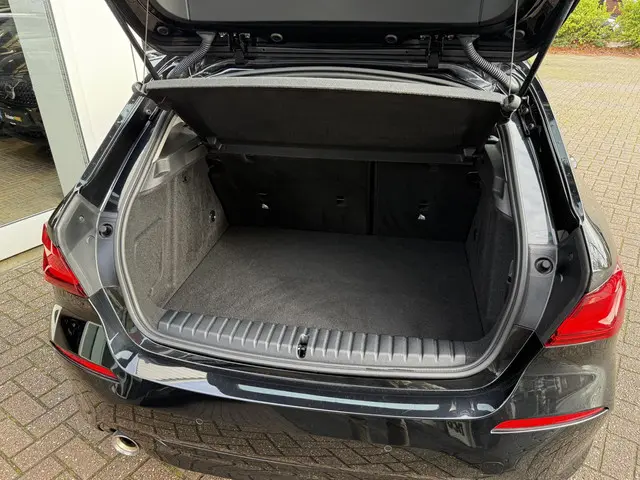 BMW 1 Serie 118i Executive Edition 2020 Benzine 29