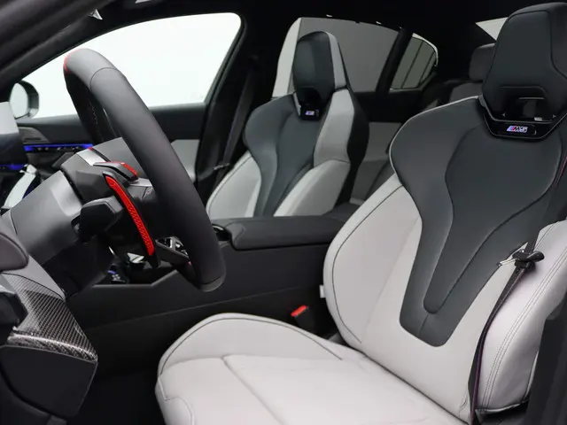 BMW M5 Sedan 2025 Hybride Benzine 23