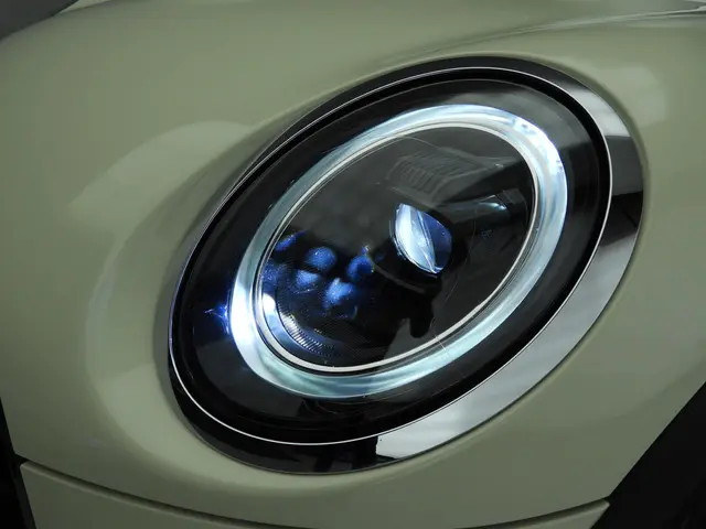 MINI 5-Deurs One 2021 Benzine 36