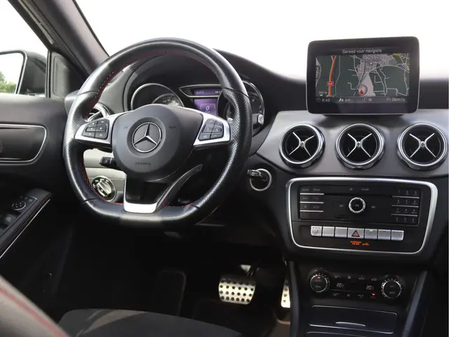 Mercedes-Benz GLA 180 AMG 2019 Benzine 22