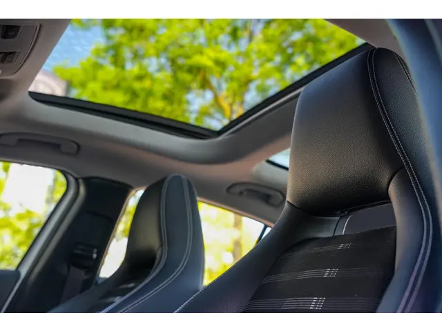 Mercedes-Benz GLA 180 Sport Edition 2019 Benzine 26