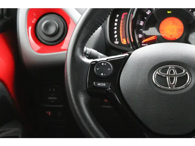 Toyota Aygo 1.0 VVT-i x-play 2021 Benzine 19