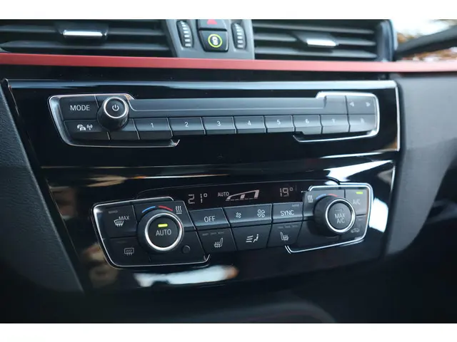 BMW X1 sDrive18i 2019 Benzine 28