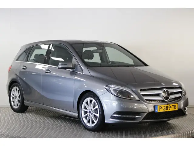 Mercedes-Benz B-Klasse 220 4Matic Ambition 2015 Benzine 30