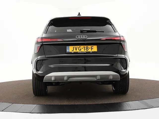 Audi Q3 1.5 200kW e-hybrid Pro line 272 PK 2026 Benzine 28