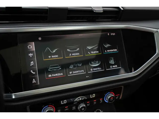 Audi Q3 35 TFSI S edition|PANO|LEER|CAMERA 2019 Benzine 36