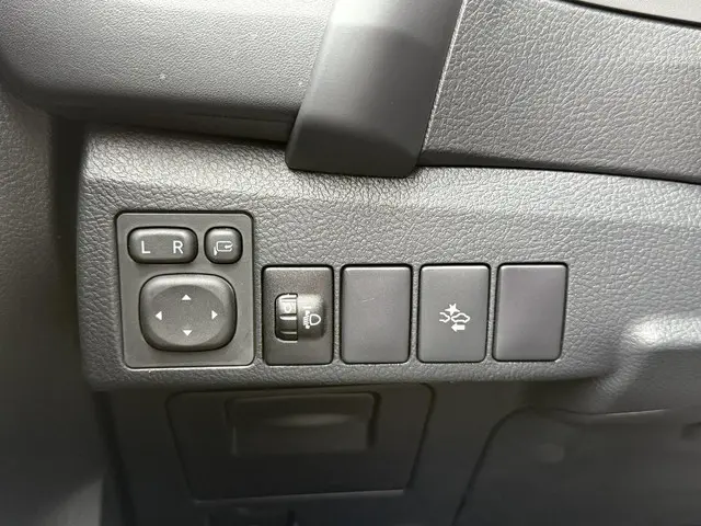 Toyota Auris 1.8 Hybrid Dynamic Go 2018 Hybride Benzine 23