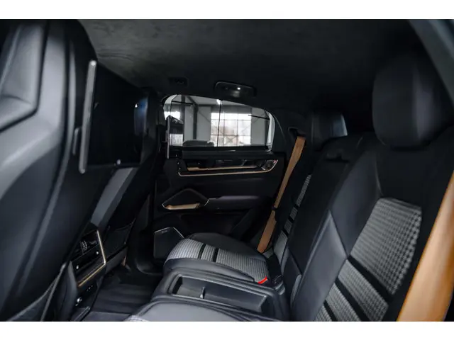 Porsche Cayenne Coupé E-Hybrid 2023 Hybride Benzine 48