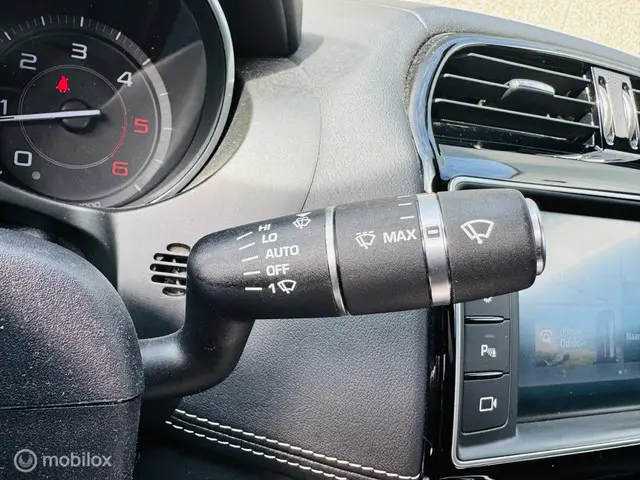 Jaguar XE 2.0 D Portfolio 2015 Diesel 28