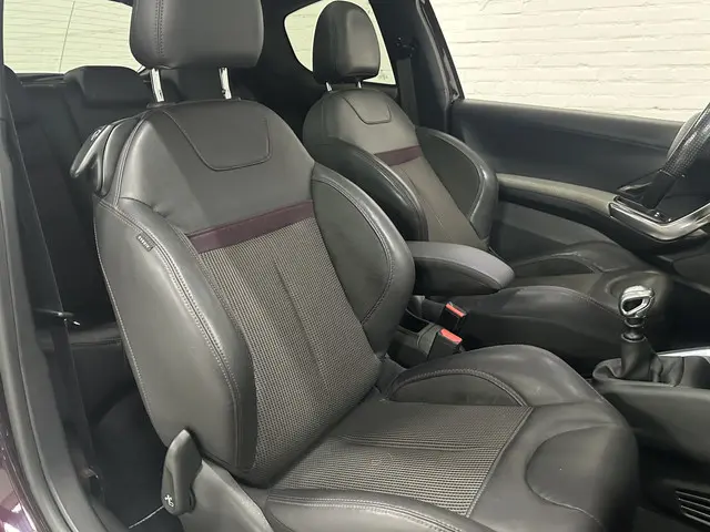 Peugeot 208 1.6 THP XY 2013 Benzine 15
