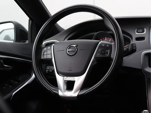 Volvo V40 2.0 T4 R-design 2018 Benzine 24