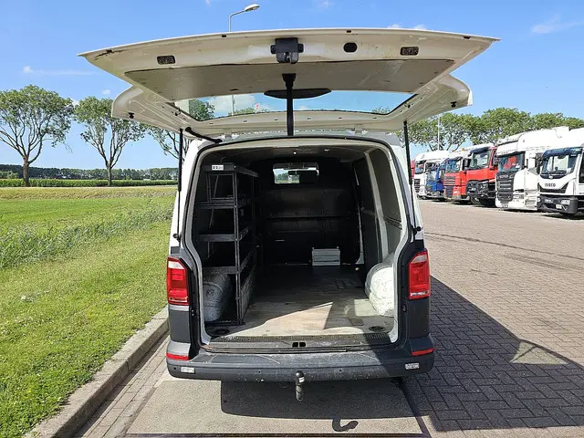 Volkswagen Transporter 2.0 TDI 2019 Diesel 13