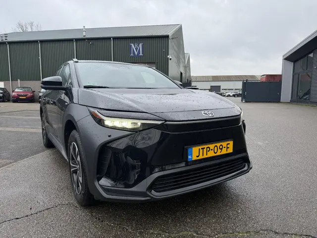 Toyota bZ4X Dynamic 71 kWh 2024 Elektrisch 10