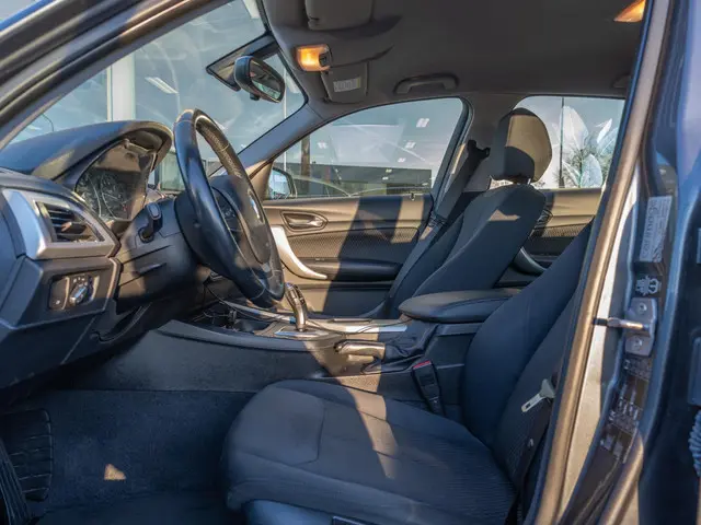 BMW 1 Serie 116i High Executive 2013 Benzine 16