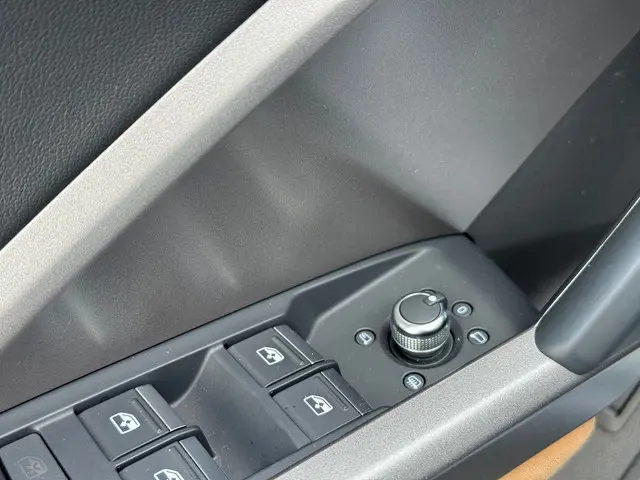 Audi Q3 35 TFSI * Leder * 360 Camera * Keyless 2020 Benzine 23