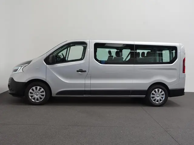 Renault Trafic Passenger 2.0 dCi 120 L2H1 2019 Diesel 24