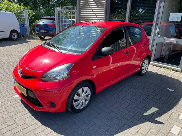 Toyota Aygo 1.0 VVT-i Now 2013 Benzine 5