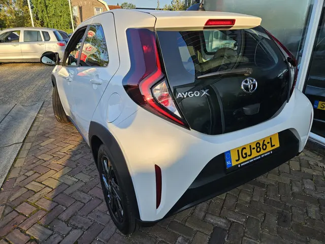 Toyota Aygo X 1.0 VVT-i S-CVT Play,Automaat 2025 Benzine 12