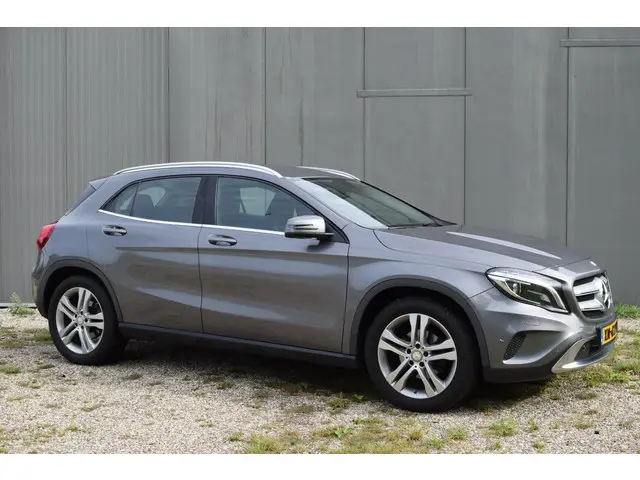 Mercedes-Benz GLA 2