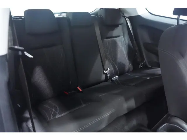 Peugeot 208 1.4 e-HDi Active 2013 Diesel 40