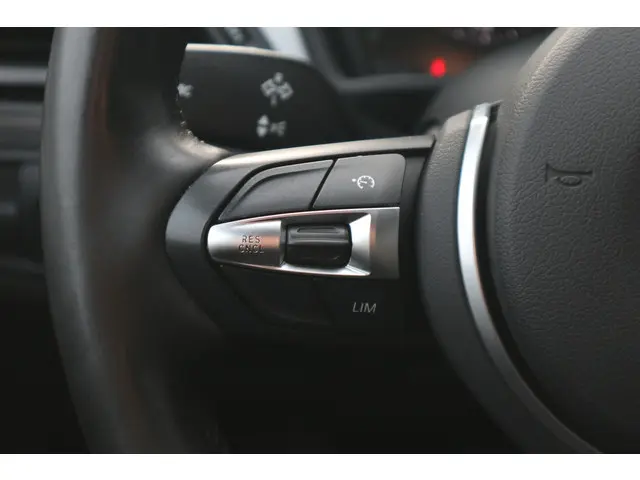 BMW X1 sDrive18i High Executive 2019 Benzine 16