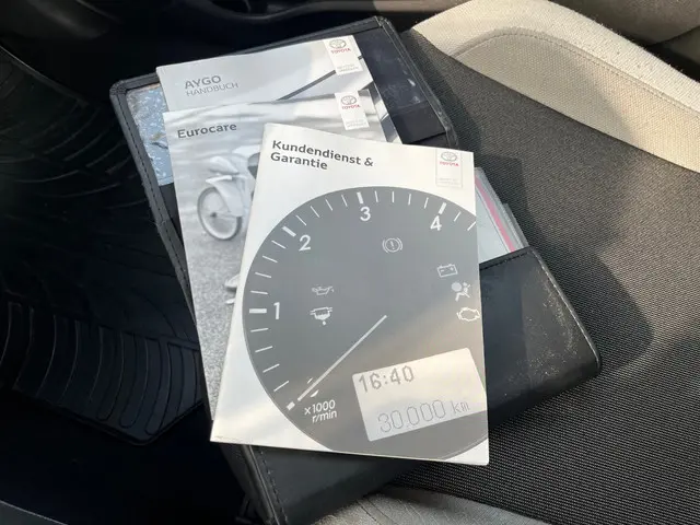 Toyota Aygo 1.0 VVT-i x , Airco, Led, Zuinig 2016 Benzine 21