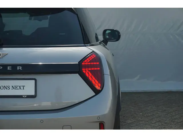 MINI 3-Deurs Cooper C 2024 Benzine 30