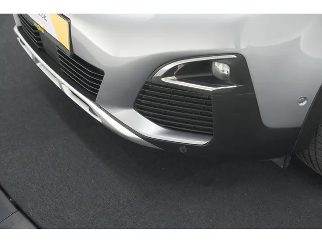 Peugeot 3008 PureTech 130 EAT8 Crossway 2020 Benzine 18