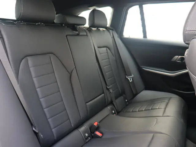 BMW 3 Serie Touring 320e 2023 Hybride Benzine 10