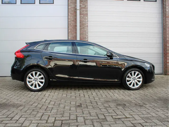 Volvo V40 1.6 T4 Momentum 2015 Benzine 6
