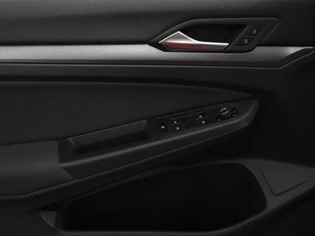 Volkswagen Golf 1.0 eTSI 110pk DSG Active 2022 Benzine 13