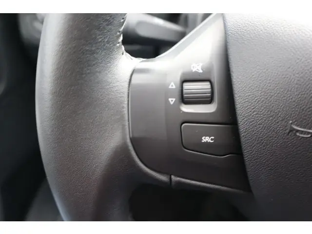 Peugeot 2008 1.2 PureTech Blue Lion 2016 Benzine 23