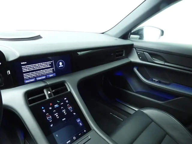 Porsche Taycan Cross Turismo 4 93 kWh 2022 Elektrisch 37