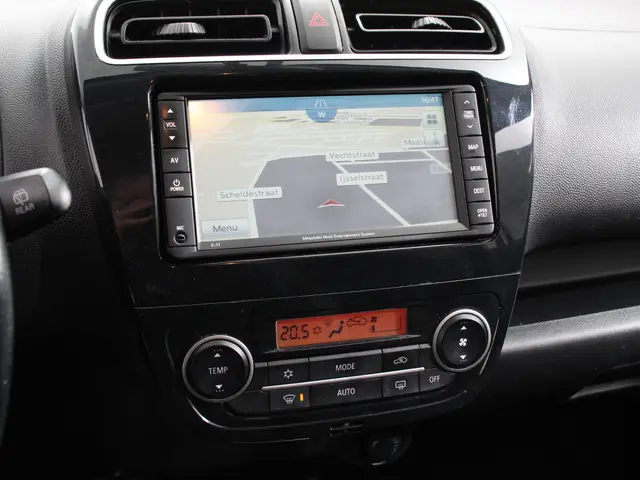 Mitsubishi Space Star 1.2 Automaat Instyle 2014 Benzine 17