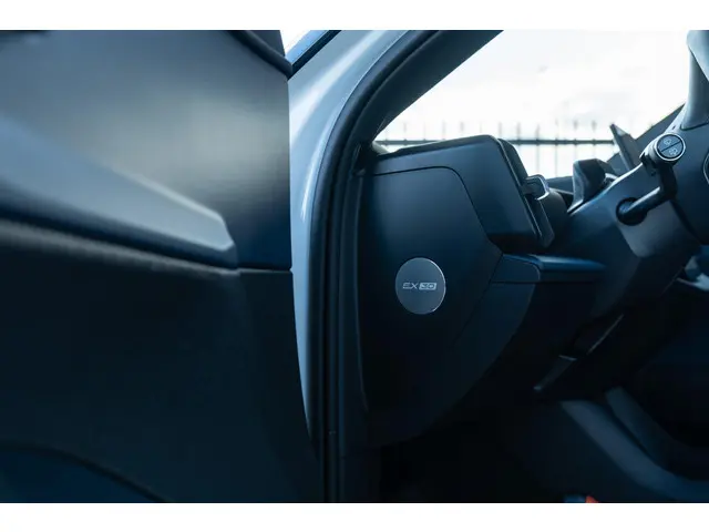 Volvo EX30 Extended Range Plus 69 kWh 2025 Elektrisch 8