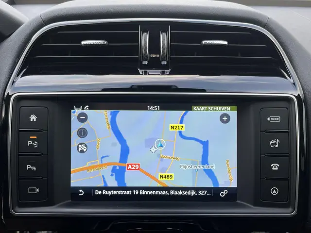 Jaguar XE 2.0 Portfolio 2015 Benzine 74