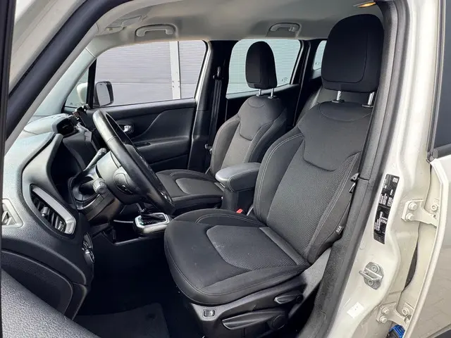 Jeep Renegade 1.3T Limited / Navi / Trekhaak 2019 Benzine 14