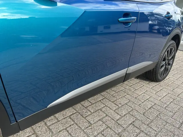 Peugeot 2008 1.2 Hybrid 145 GT 2025 Hybride Benzine 32