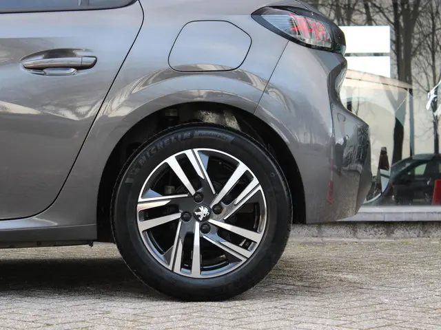 Peugeot 208 1.2 PT Style 2023 Benzine 10