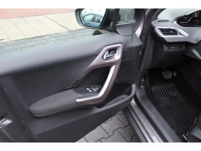Peugeot 2008 1.2 PureTech Active automaat 2014 Benzine 11