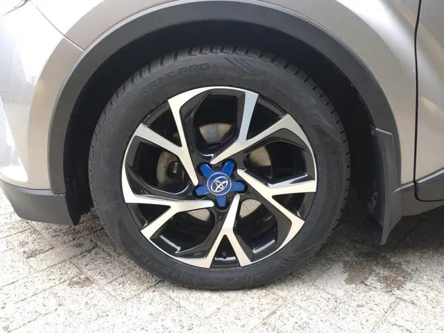 Toyota C-HR 1.8 Hybrid Bi-Tone Plus 2017 Hybride Benzine 8
